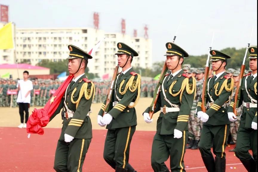 江西工商職業(yè)技術(shù)學院2020級新生軍訓閉營式暨開學典禮